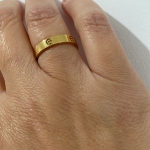 🆕GOLD RING💍COSTUME JEWELRY. SIZE 8